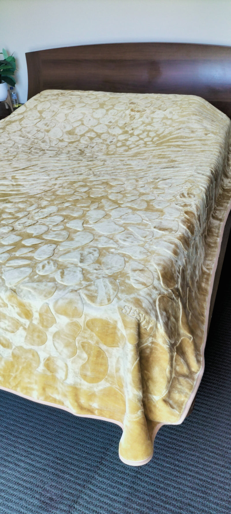 South African Luxury Super Soft Embossed 1Ply  Mink  Blanket, QUEEN SIZE.